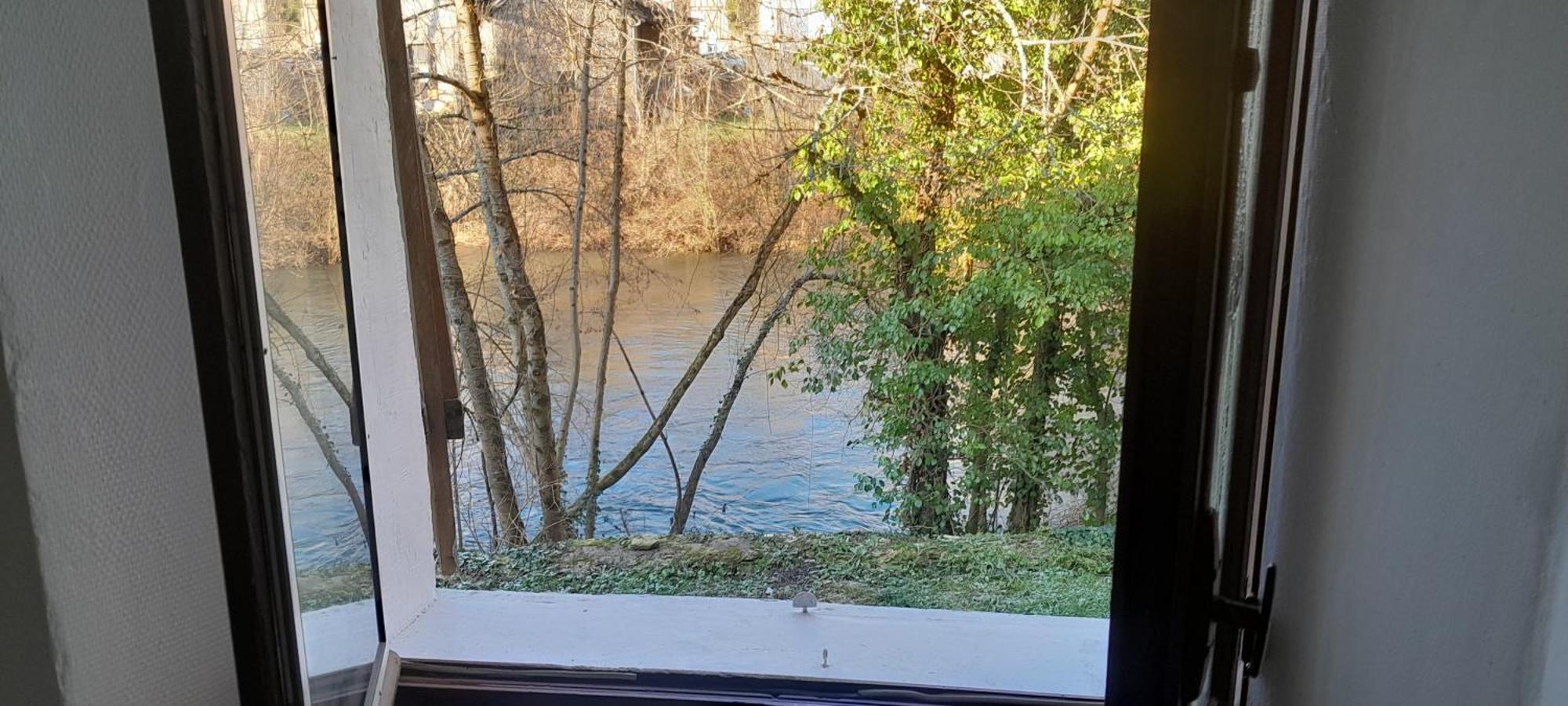 Appartement Privatif Tout Equipe En Bord De Riviere Figeac Exterior photo